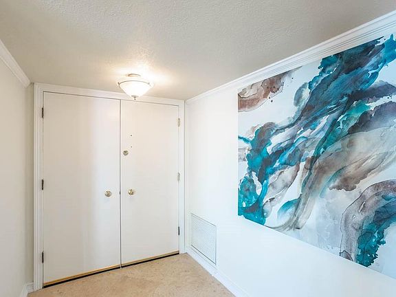 3rd image of 100 Oakmont Ln APT 210