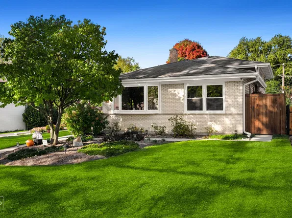 562 Coolidge Ave, Glen Ellyn, IL 60137