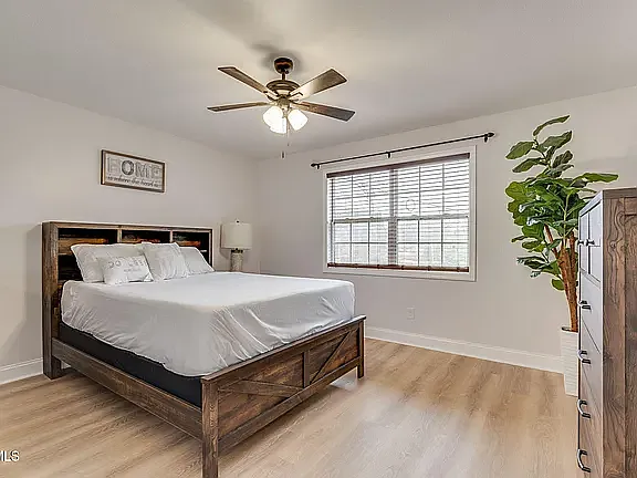 1810 Parkwood Ln #9 — Photo 6