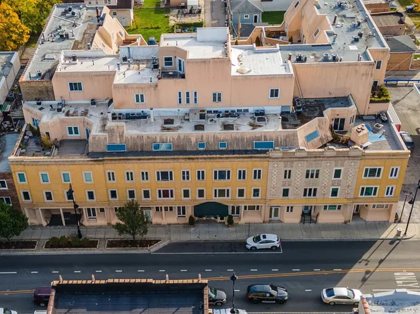 6337 Roosevelt Rd APT 309, Berwyn, IL 60402