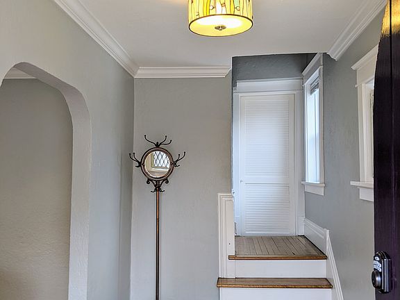 2nd image of 1009 Blendon Pl