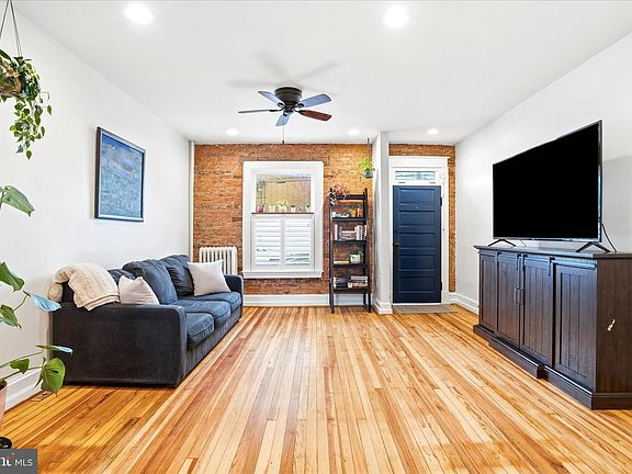 3rd image of 205 E 4th St