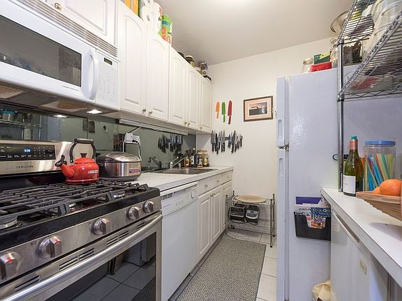 2nd image of 175 Willoughby St APT 11D