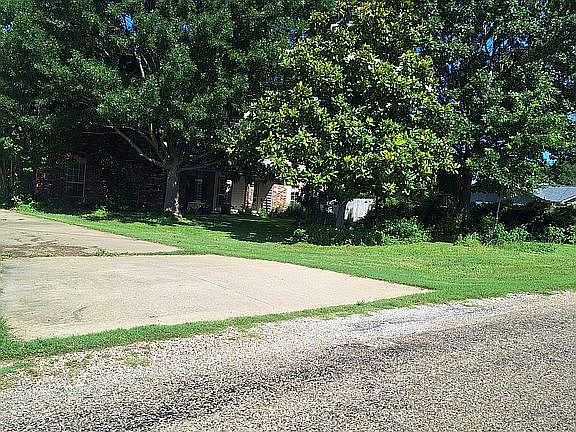 3rd image of 721 Alan Dr
