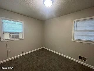 4th image of 1835 Canterbury Rd