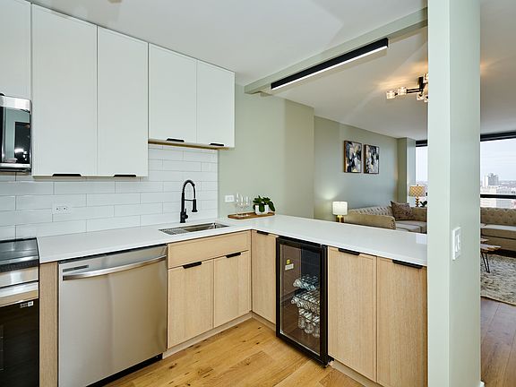 3rd image of 5415 N Sheridan Rd APT 1908