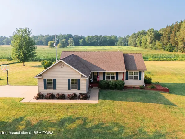 2704 W Winegar Rd, Morrice, MI 48857