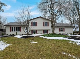 570 Perry Rd, Tallmadge, OH 44278