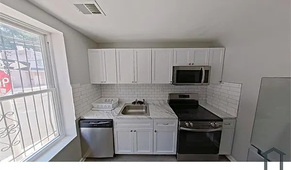 2 bed, $1,300 — Photo 1