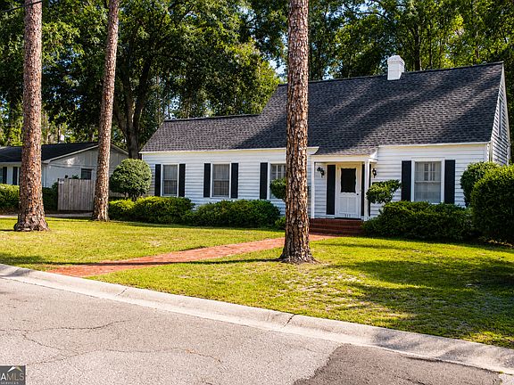 2nd image of 713 Magnolia Dr