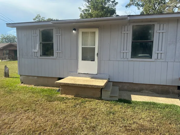 405 Elm Ln #A, Camden, AR 71701