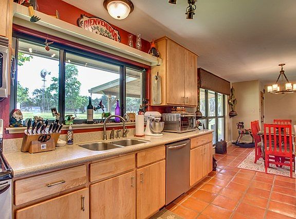 5th image of 1435 Shin Oak Way