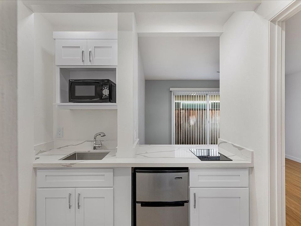 1st image of 536-542 Everett Ave #B