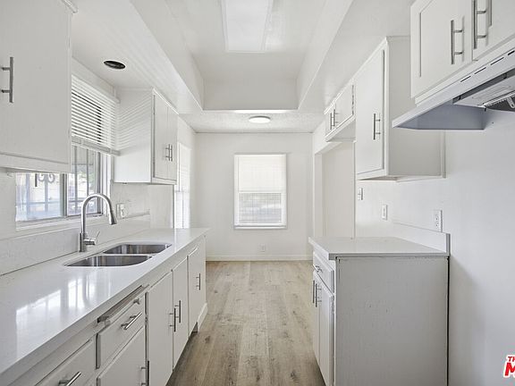 5th image of 113 E 95th St
