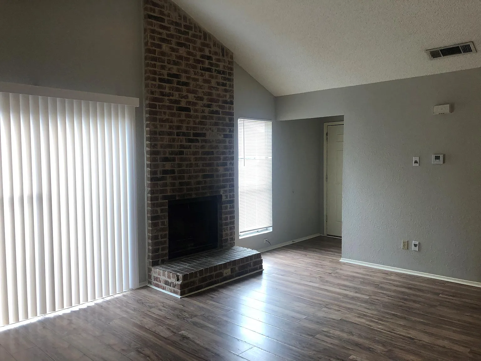 2 bed, 2.0 bath, 984 sqft, $1,475 — Photo 3