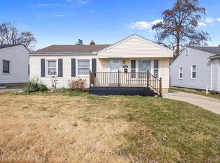 256 Massoit St, Clawson, MI 48017