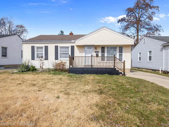 256 Massoit St, Clawson, MI 48017