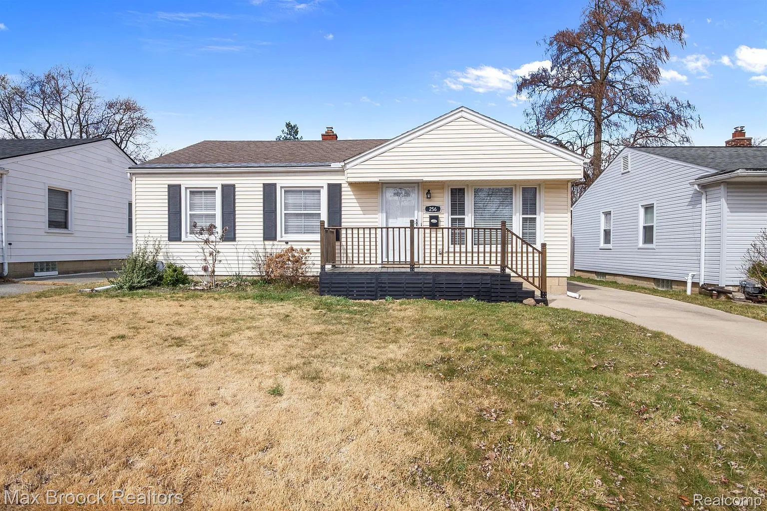 256 Massoit St photo 1