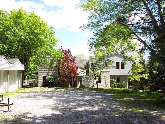 4th image of 4397 Twin Oaks Dr