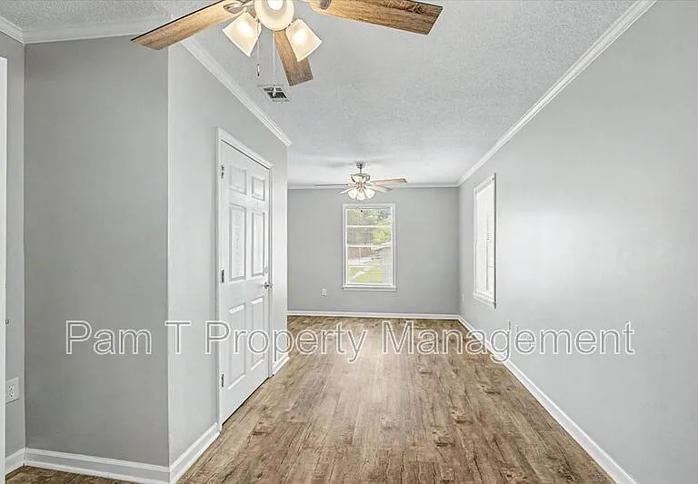 212 W 58th St — Photo 19