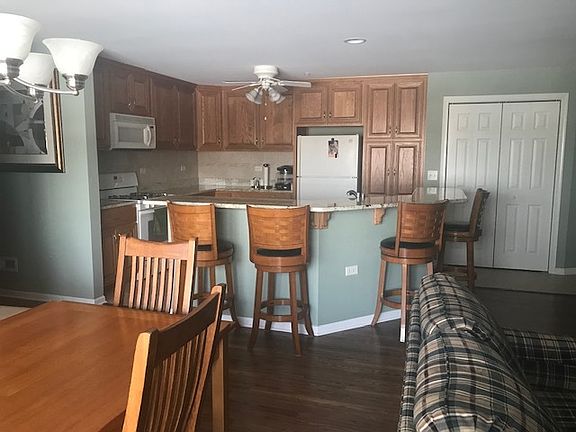 4th image of 710 W 63rd St Unit 203