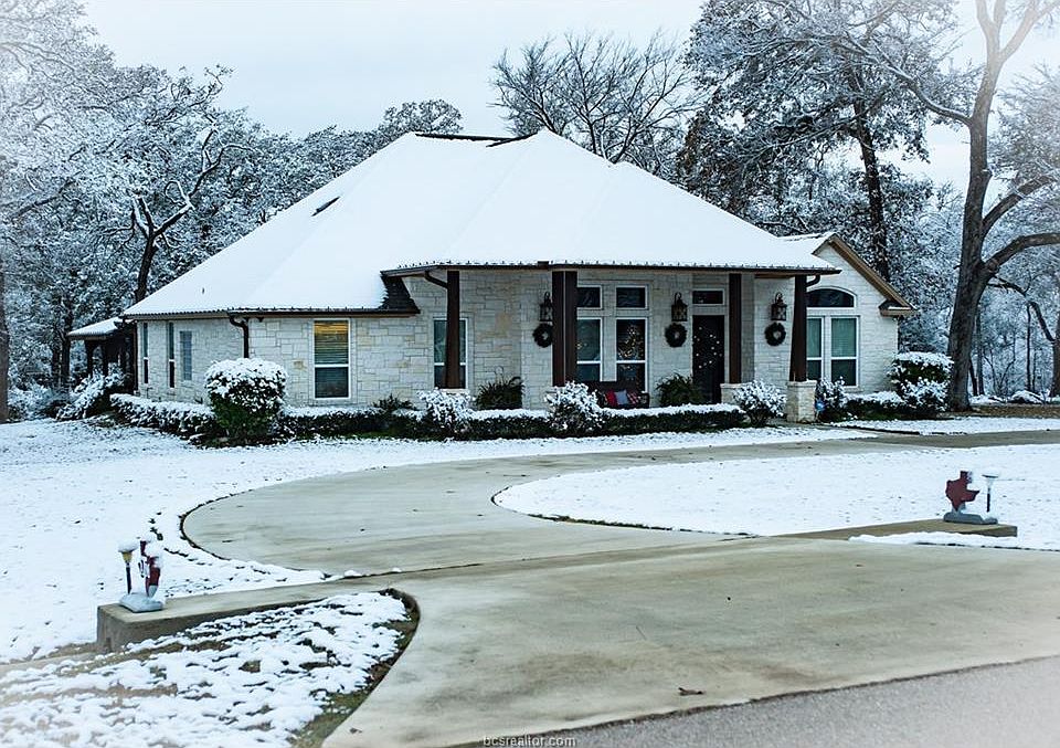 1st image of 9419 King Oaks Dr