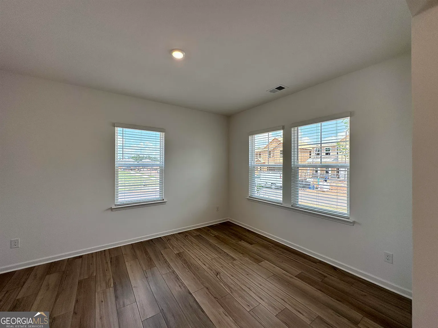 6 bed, 4.0 bath, $3,200 — Photo 3