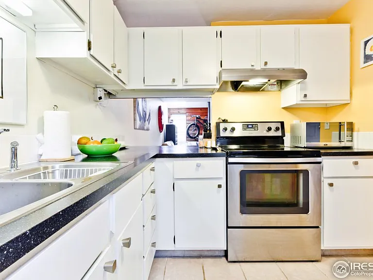 1011 E Moorhead Cir — Photo 9