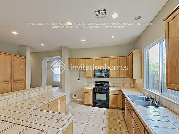 4th image of 4328 Lakebreeze Dr