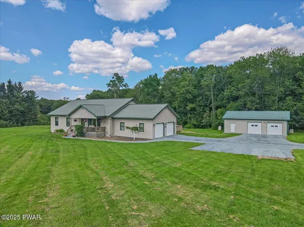 11 Coyote Rdg, Hawley, PA 18428