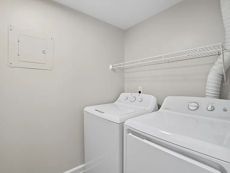 Candlelite Apartments — Photo 11