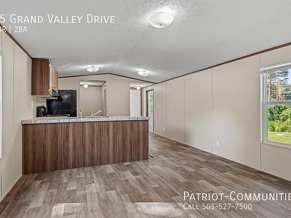 5th image of 15 Grand Valley Dr