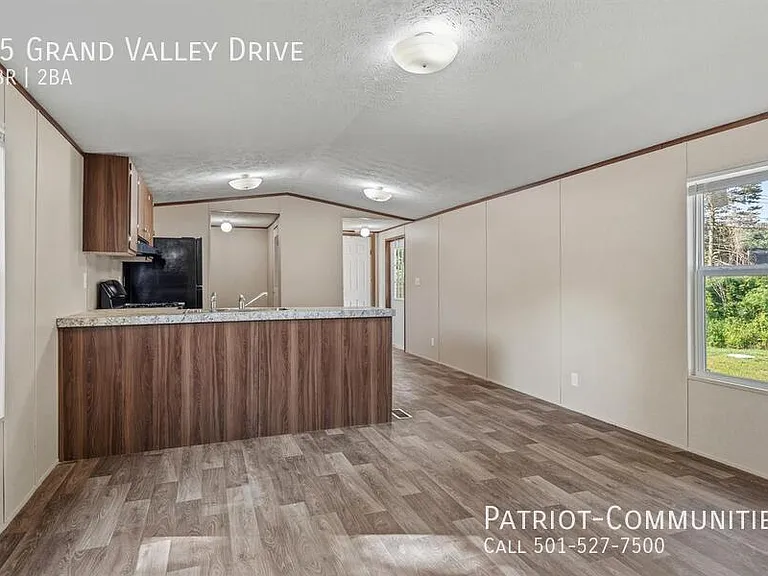 15 Grand Valley Dr — Photo 5