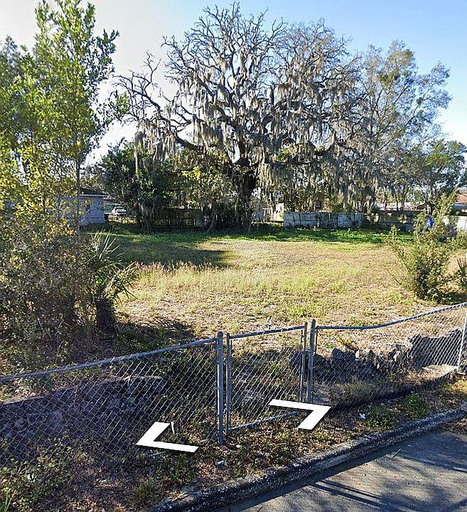 2nd image of 710 W 11th St