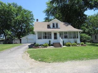 2717 Greenwood Ln, Godfrey, IL 62035