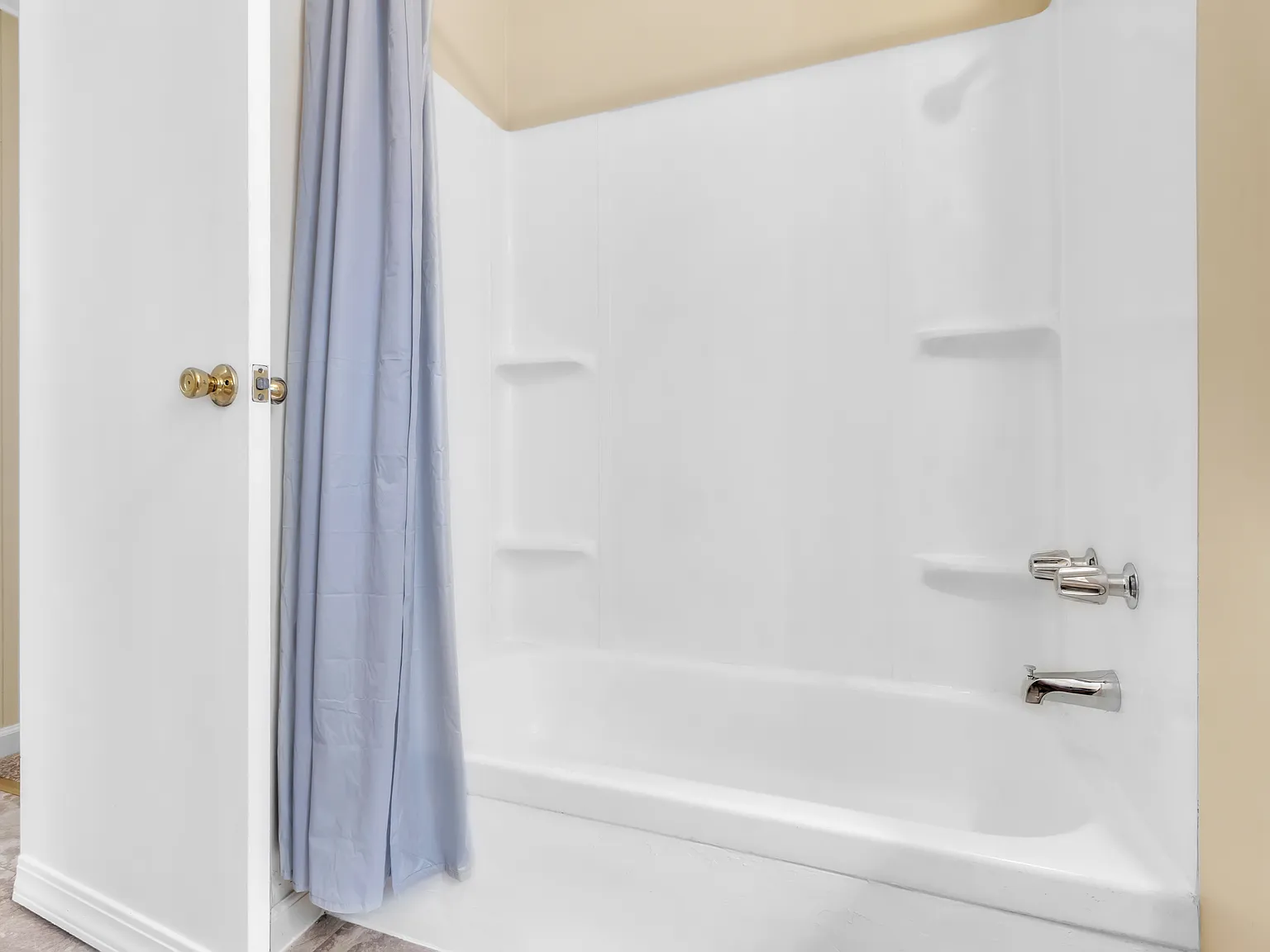 3 bed, 1000 sqft, $2,795 — Photo 3