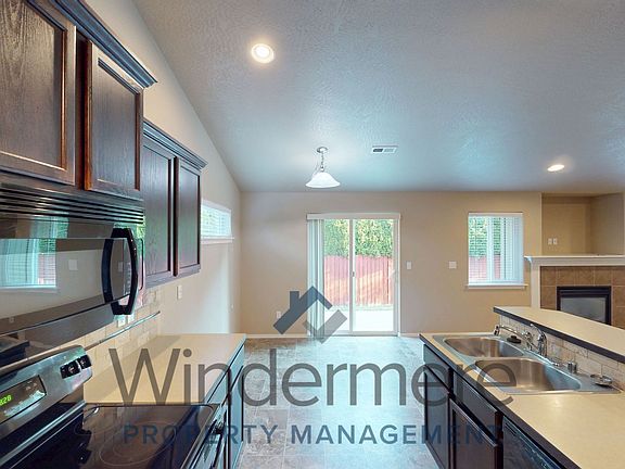 5th image of 1310 SW Greeley St