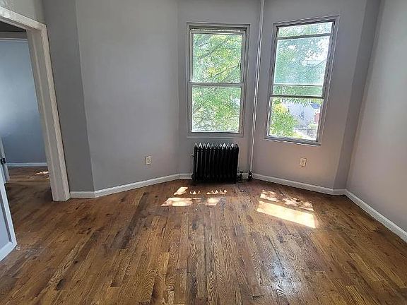 4th image of 634 S 19th St Floor 2