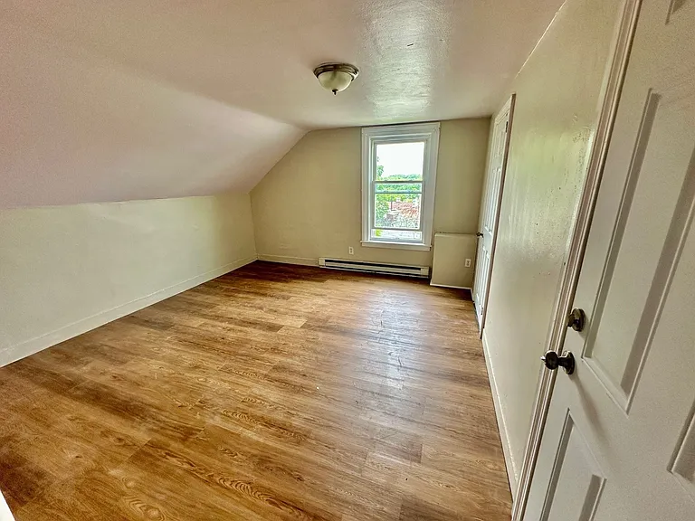 37 Hale St #3 — Photo 2