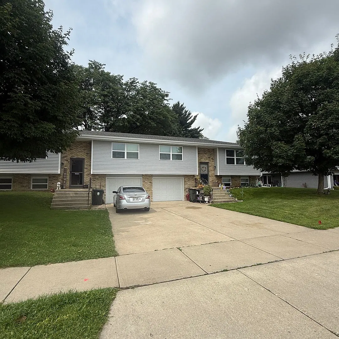 Beautifully remodeled 3 bedroom, 2 bath duplex in Royal Oaks Neighborhood — Photo 2