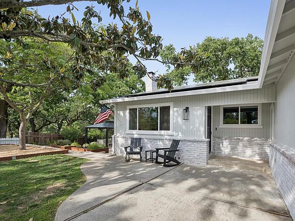 4th image of 18219 Cottonwood Avenue