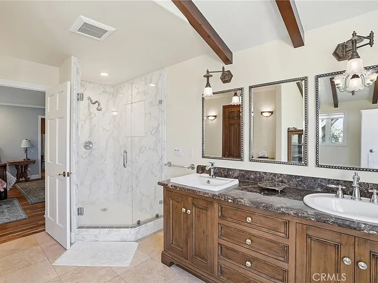2611 Janin Way — Photo 33