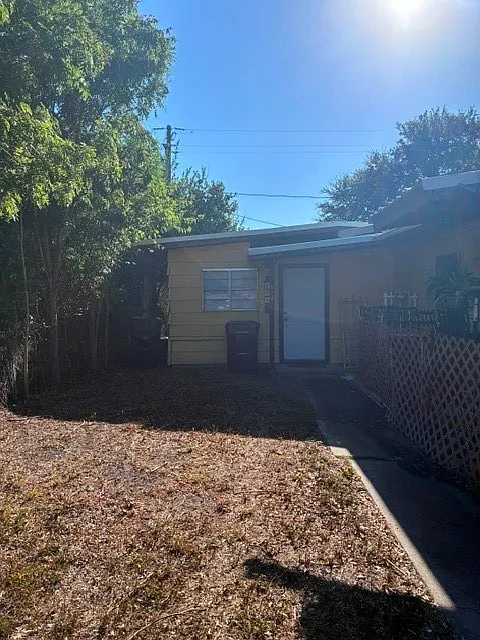 2 bed, 1.0 bath, 768 sqft, $850 — Photo 2