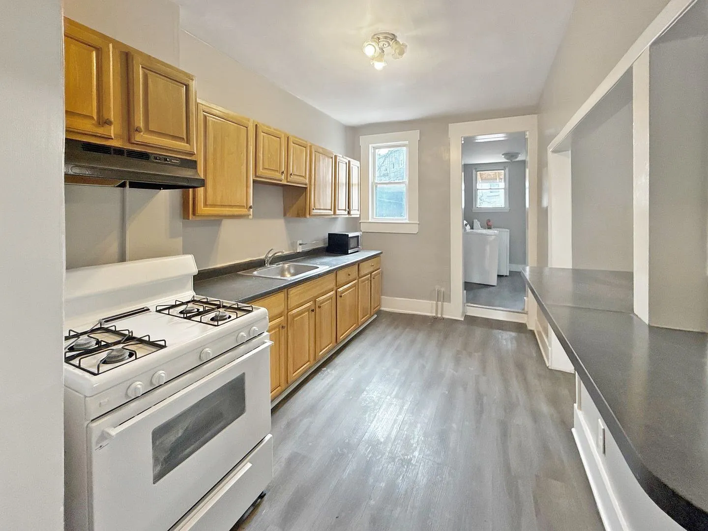 Extended Offer! Move In This August & Get $500 Off! Modern Finishes, In-Unit Laundry & Bright Liv... — Photo 4