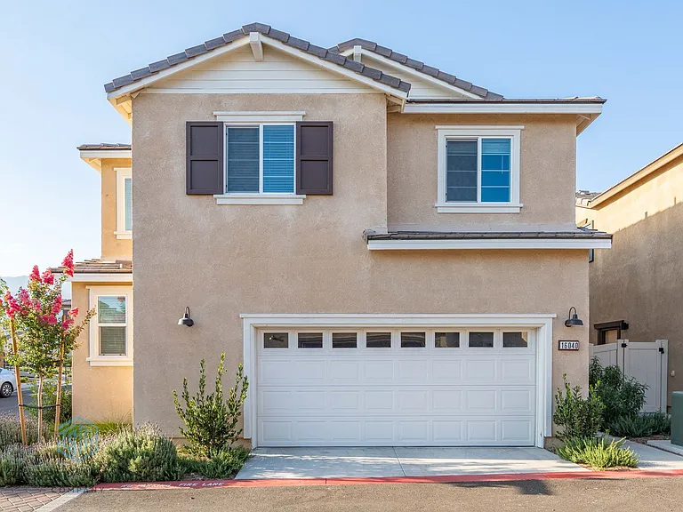 16040 Olivas Ln — Photo 14