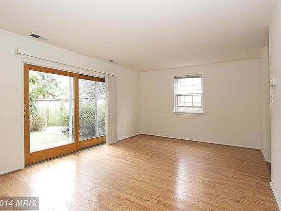 4th image of 706 Azalea Dr #8
