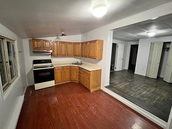 3rd image of 424 Baldwin Place Rd APT 1B