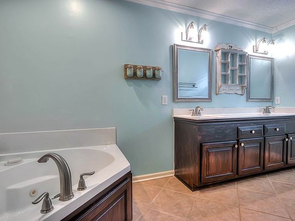 5th image of 1265 Cutleaf Dr