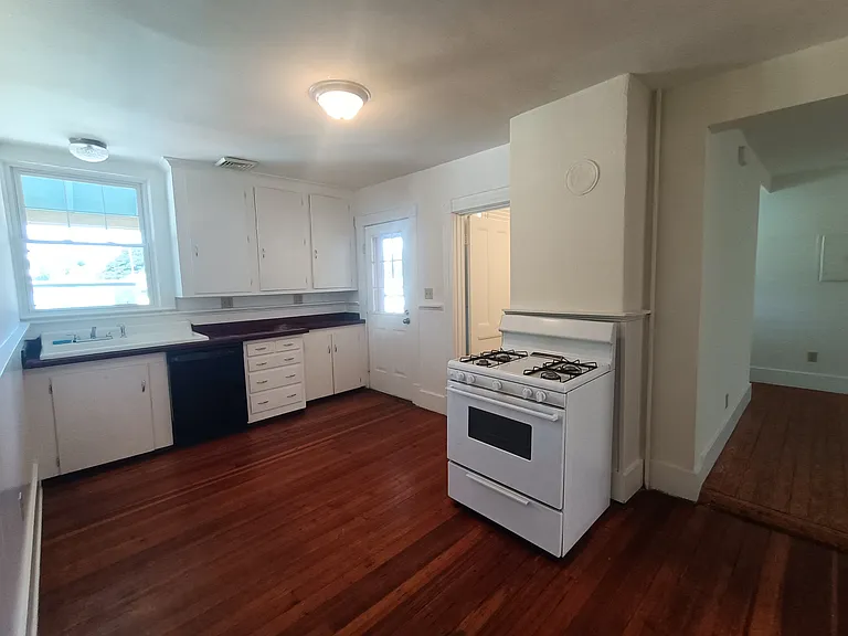 208-220 Hamilton St #8 — Photo 3