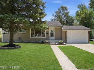 32203 Glen St, Westland, MI 48186